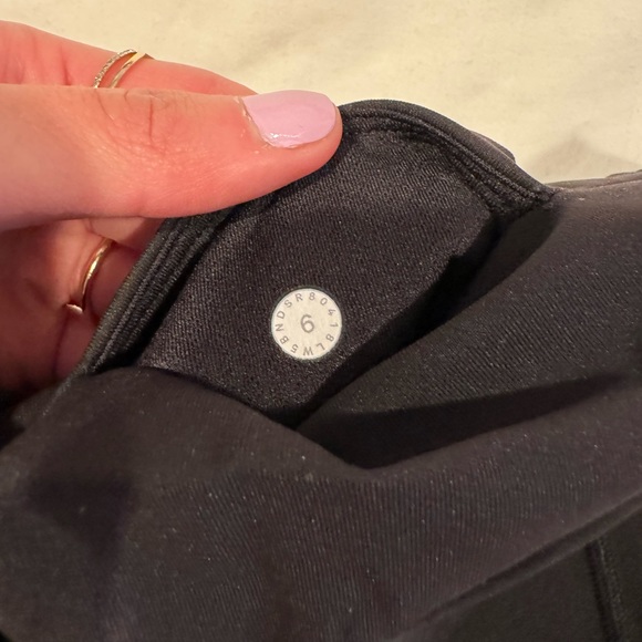 Lululemon - Picture 3 of 5